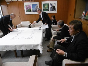 軽井沢別荘団体連合会から町長へ三つの問題で要望書を提出