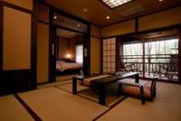 高原のホテル　ラパン（森の月）