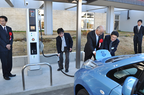 急速充電器、役場駐車場に設置