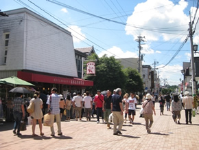 ゴールデンウィークの旧軽井沢銀座
