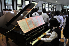 大槌中のピアノ