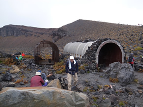 かまぼこ型のシェルター