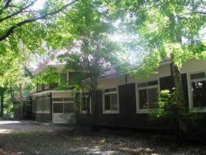 戦時中はスイス公使館として使われた深山荘。