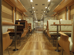 観光列車「ろくもん」