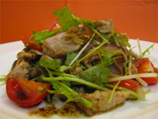 国産地鶏とキノコのサラダ仕立て