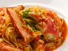 タラバ・ズワイ・渡りガニのトマトソースタリアテッレ